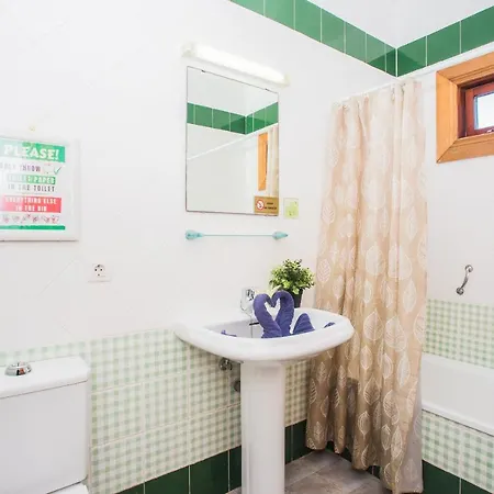 Beautiful 2 Bed With Large Pool Casa Manana