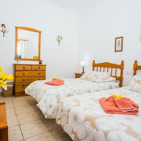 Beautiful 2 Bed With Large Pool Casa Manana Playa Blanca (Lanzarote)