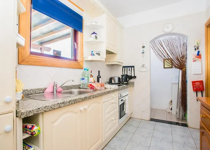 Beautiful 2 Bed With Large Pool Casa Manana * Playa Blanca (Lanzarote)