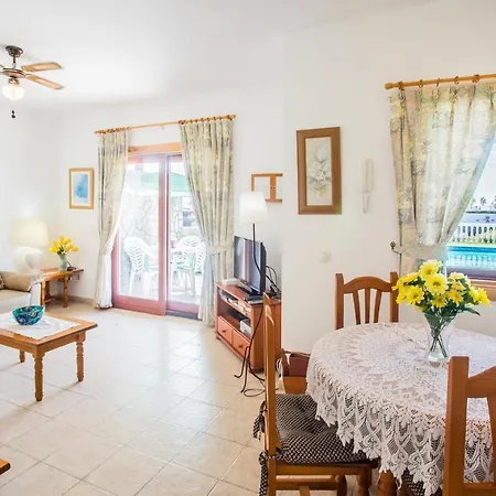 Готель Beautiful 2 Bed With Large Pool Casa Manana