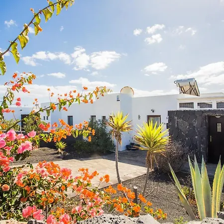 Готель Beautiful 2 Bed With Large Pool Casa Manana