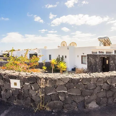 Hotell Beautiful 2 Bed With Large Pool Casa Manana Playa Blanca (Lanzarote)