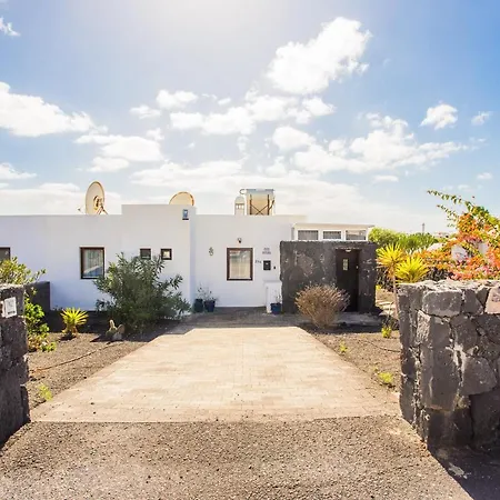 Hotell Beautiful 2 Bed With Large Pool Casa Manana Playa Blanca (Lanzarote)