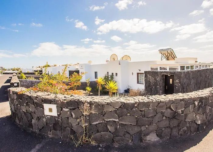 Hotell Beautiful 2 Bed With Large Pool Casa Manana Playa Blanca (Lanzarote)