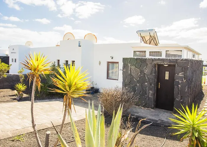Hotell Beautiful 2 Bed With Large Pool Casa Manana Playa Blanca (Lanzarote)